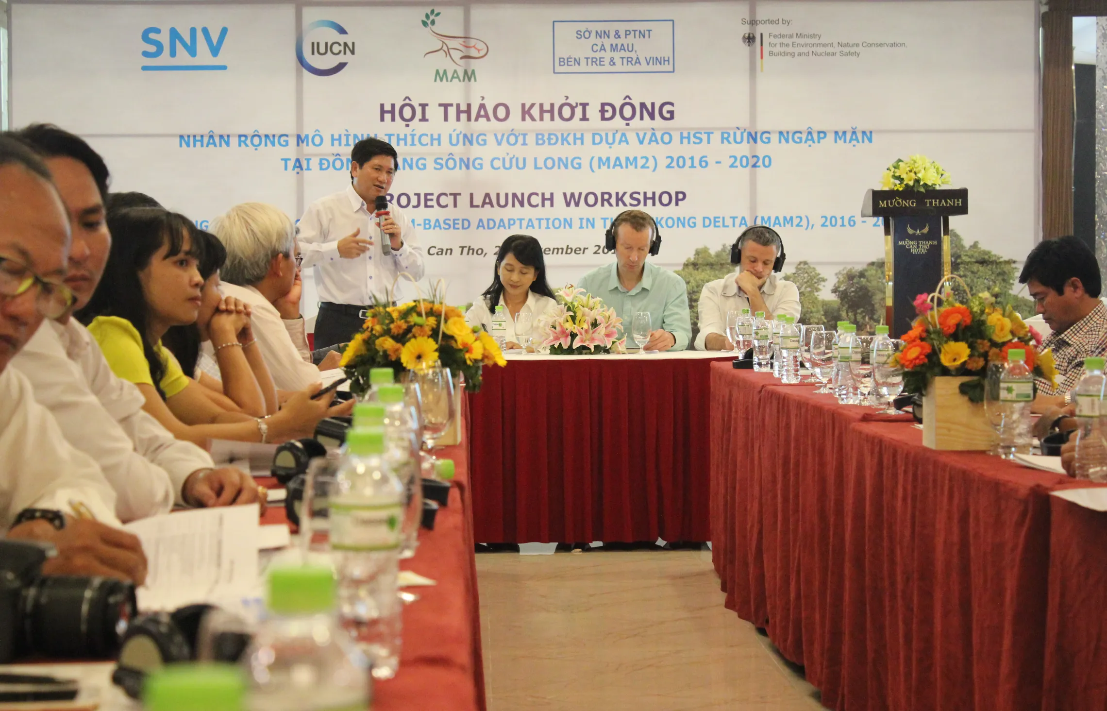 Mr. Le Van Su answers questions during the Q&A session
