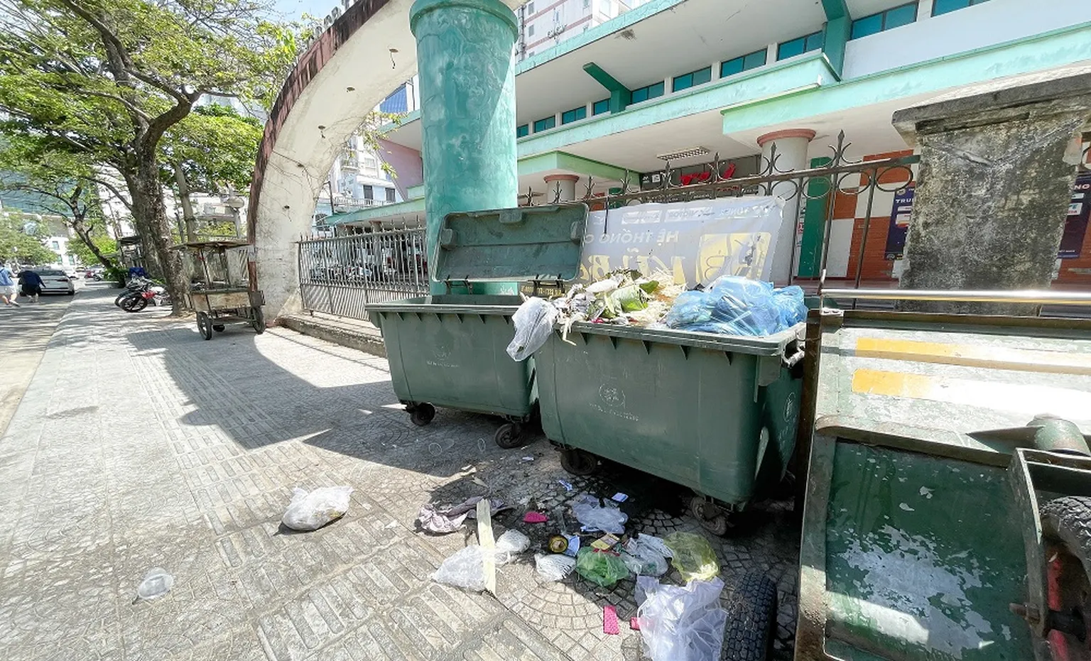 Incorrect sorting of plastic waste 