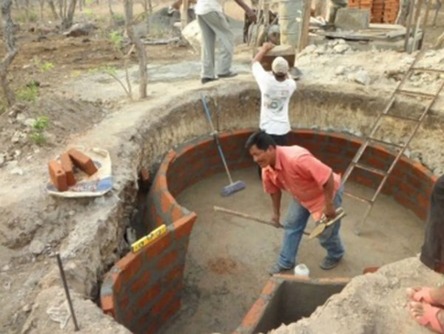SNV & USLA train and certify masons, professors and engineers for biodigester construction