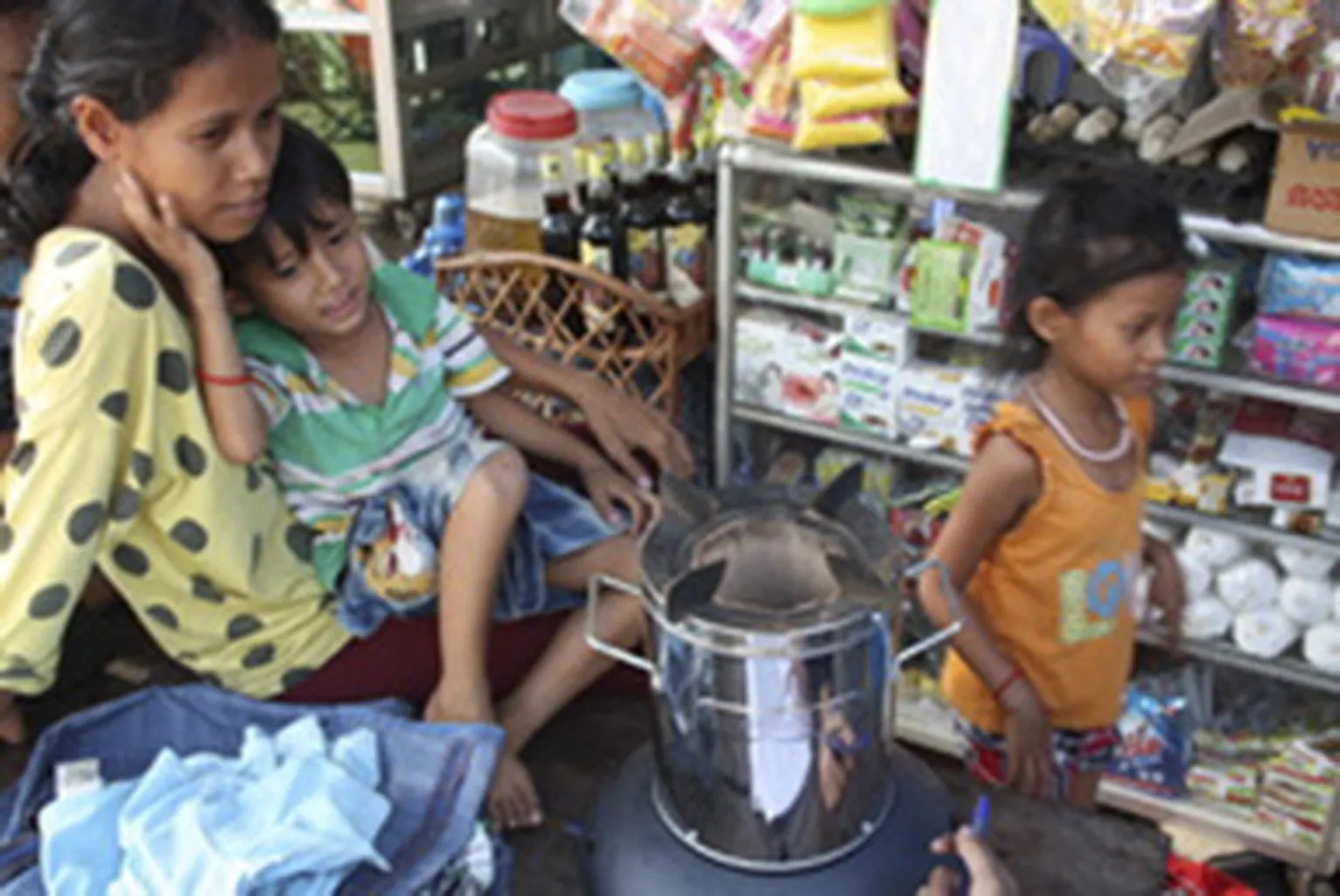 Cambodian households start to get cooking