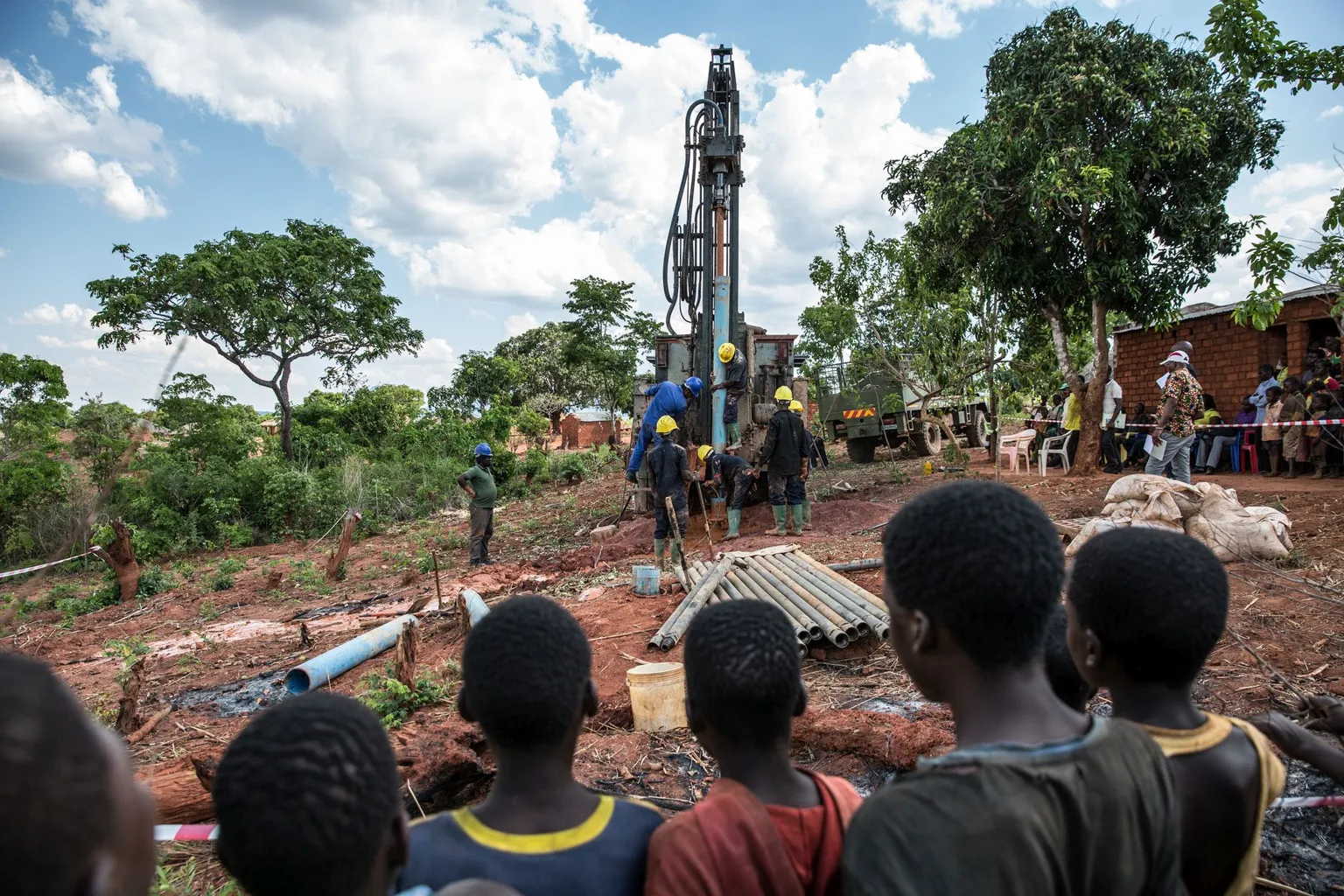 Community borehole drilling in Mozambique (SNV and PRONASAR)