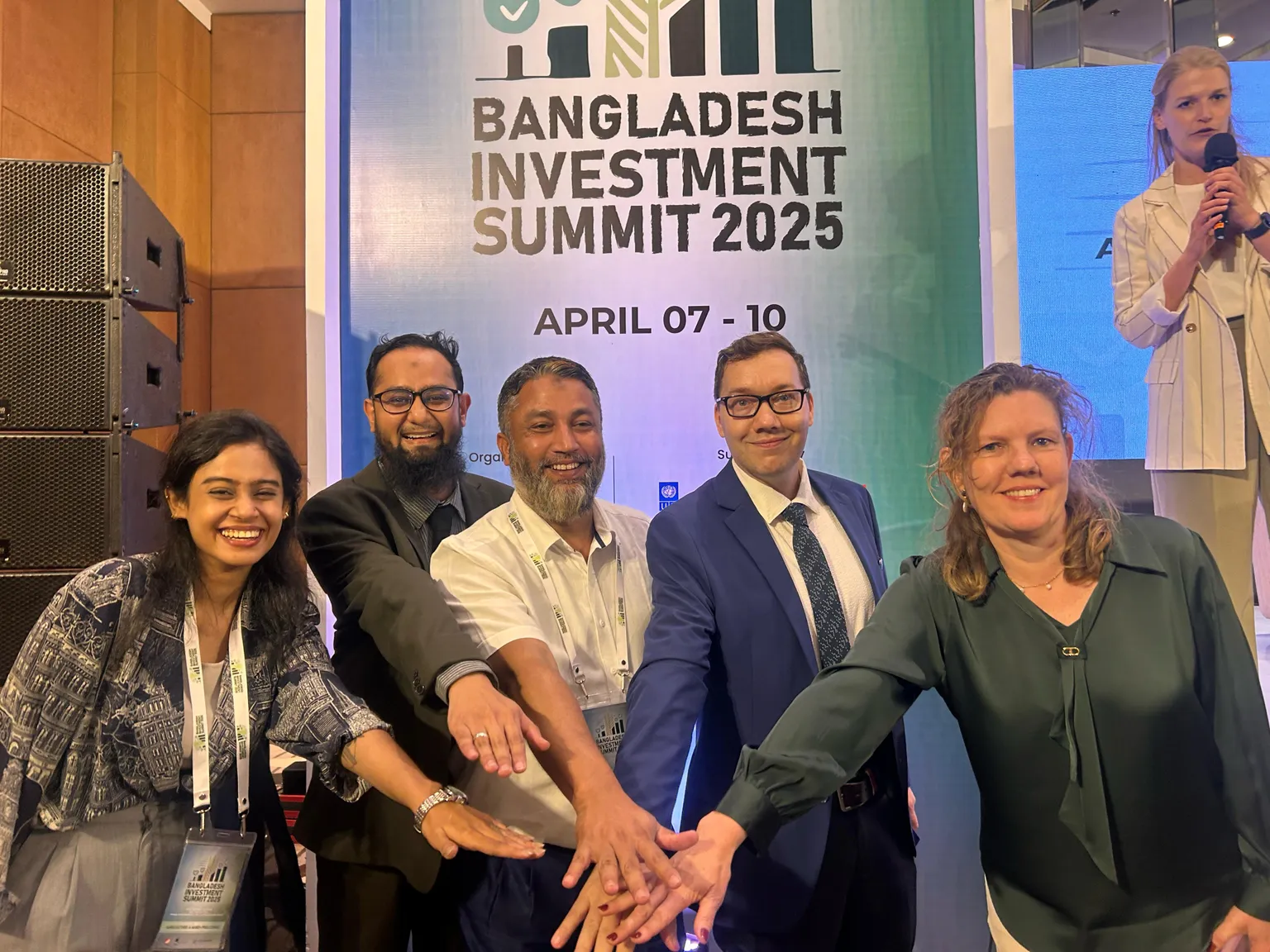 Group photo of SNV Bangladesh and SNV DFCD colleagues at Bangladesh Investment Summit