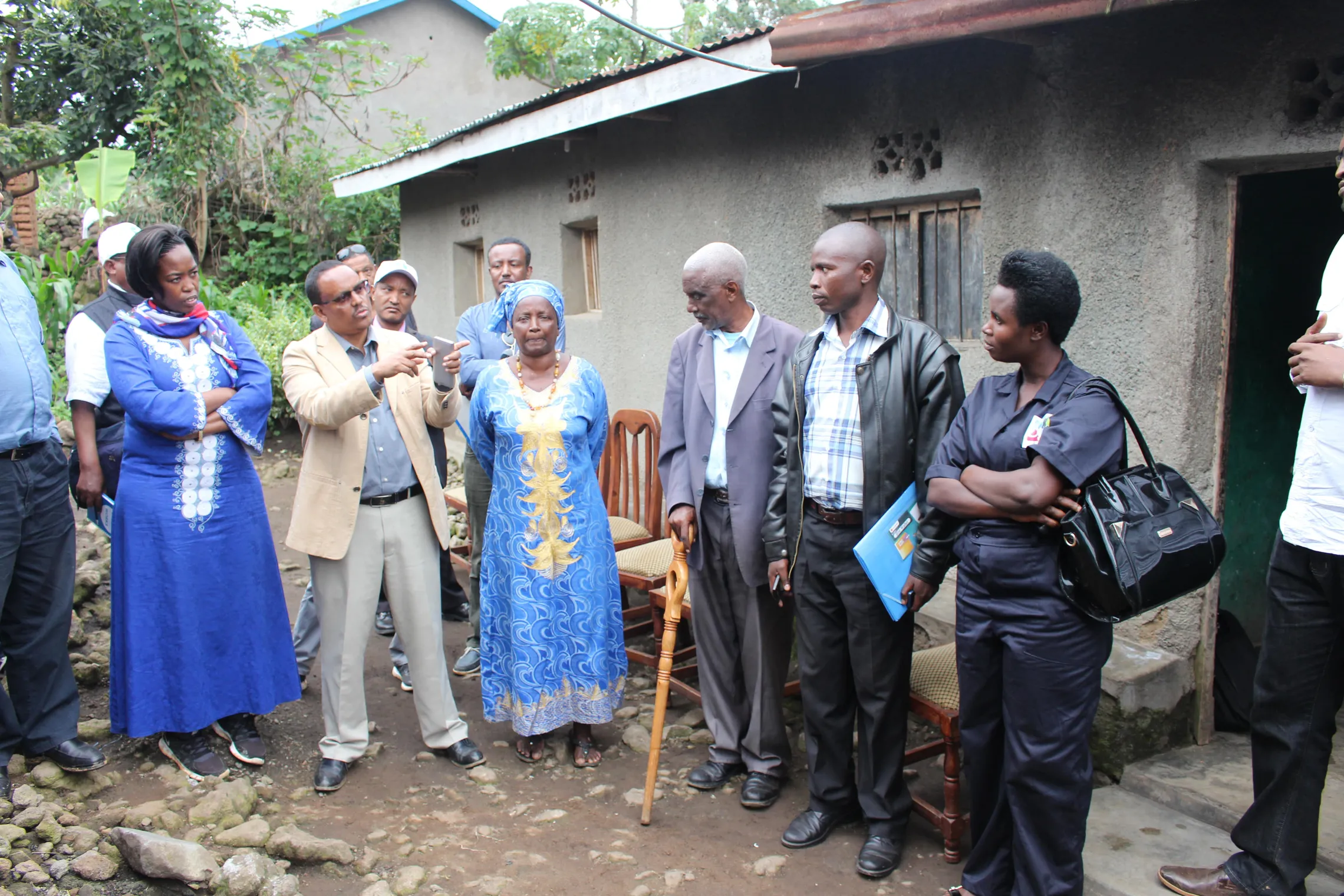 Minister Wondimu exchanges knowledge with biogas entrepreneurs in Musanze