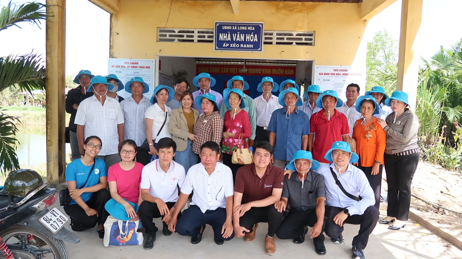 Farmers and SNV staff posing for a photo