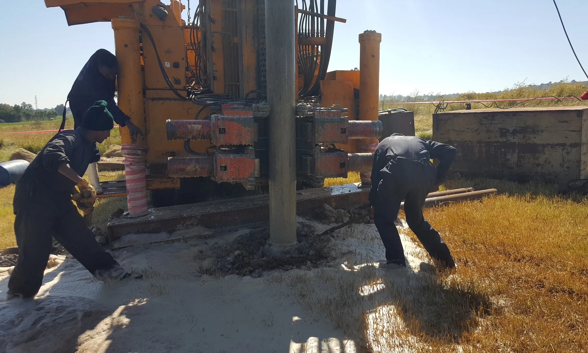 Digging a borehole in Ethiopia's Kunzila watershed to supply several villages with water for multiple use (Photo: SNV/Meseret Kebede)