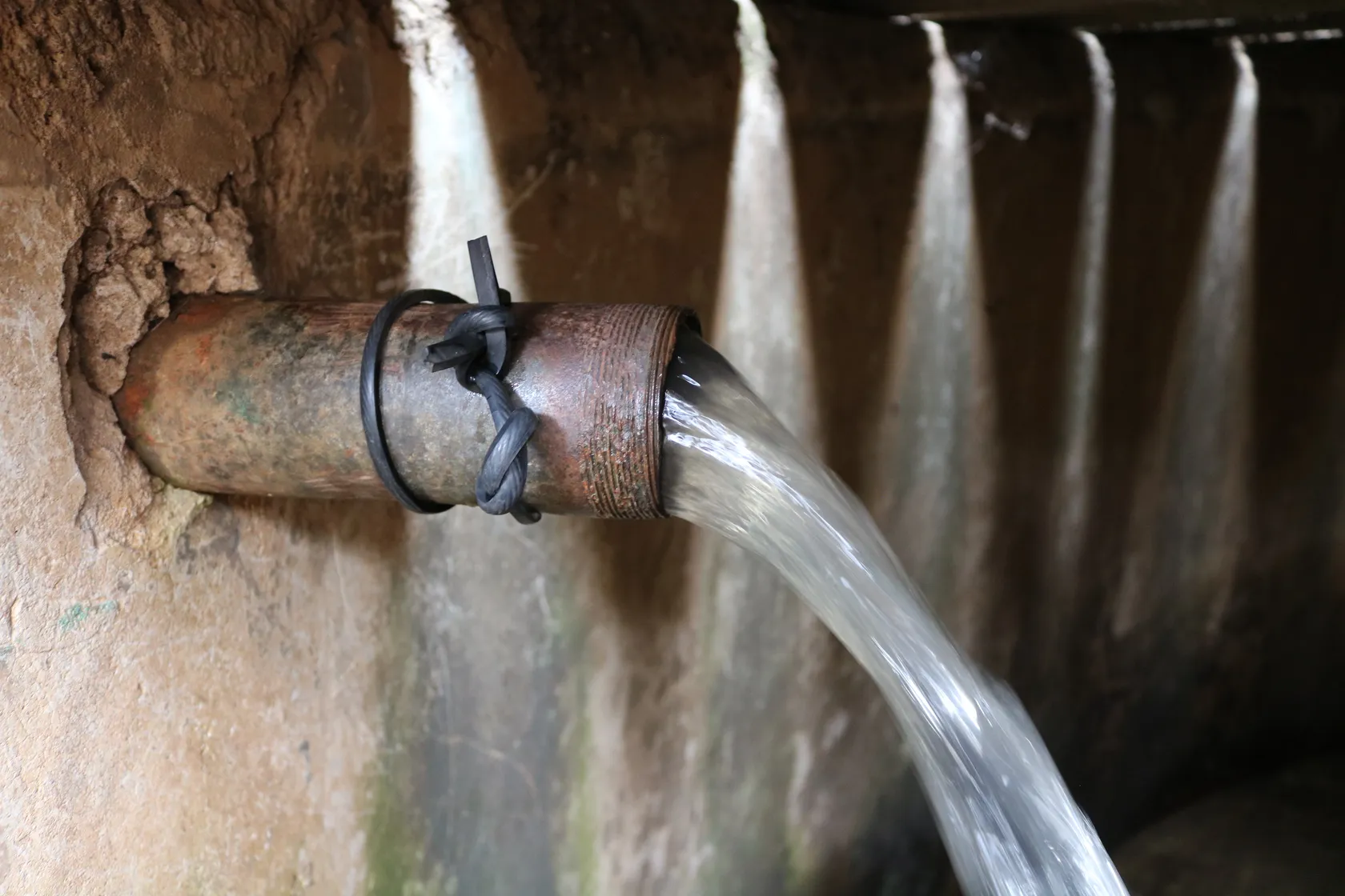 Tank filling - Pipe - Flow - Water Distribution Tank