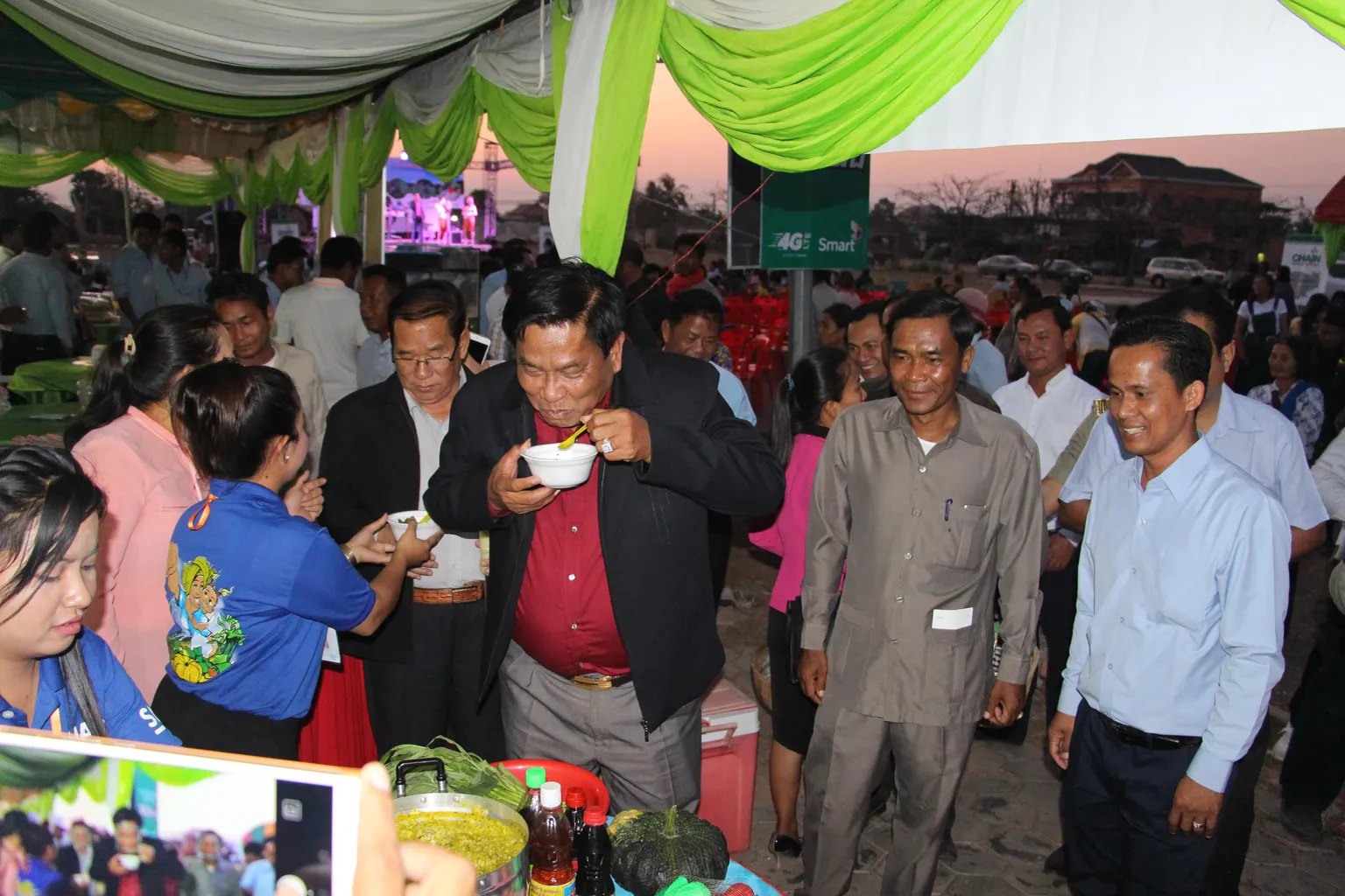The Oddar Meanchey governar enjoying CHAIN’s nutritious soup at the PDoWA booth