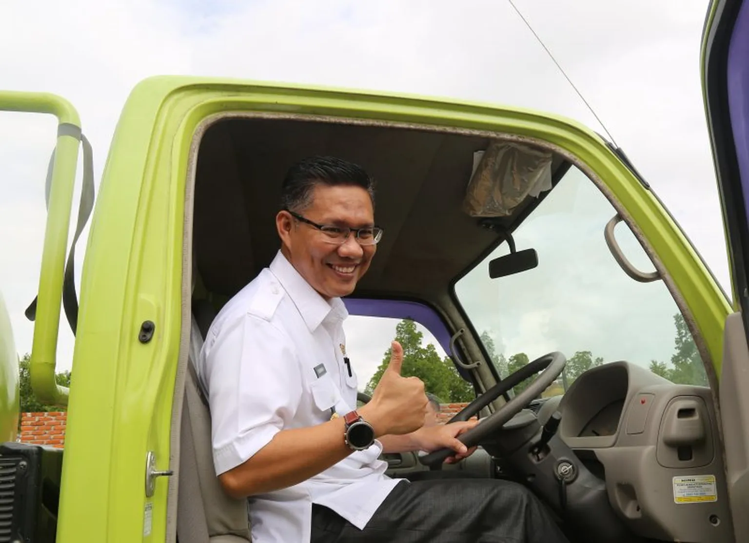 Kendari's mayor trying out freshly painted desludging truck for LLTT