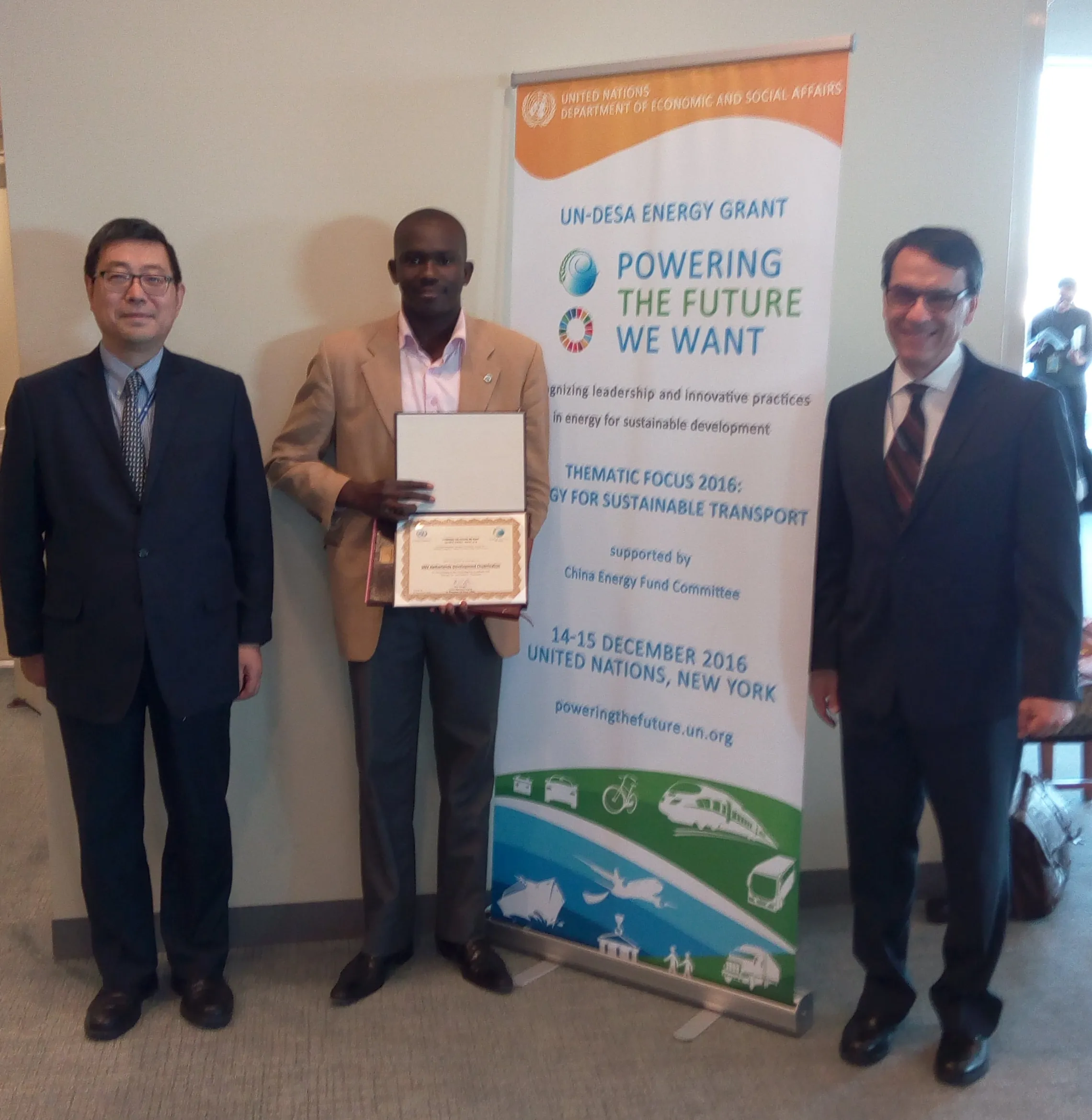 Moustafa Sowou receiving the UN-DESA certificate