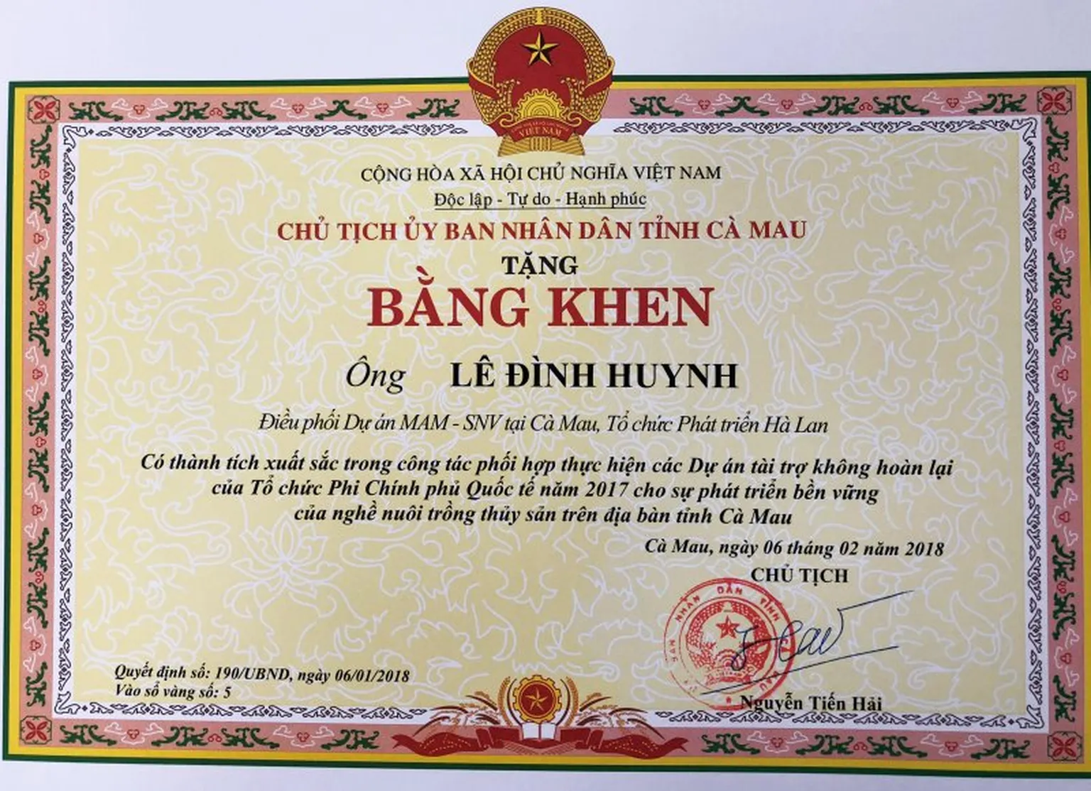 Mr.Huynh - MAM Project Specialist also receives the certificate