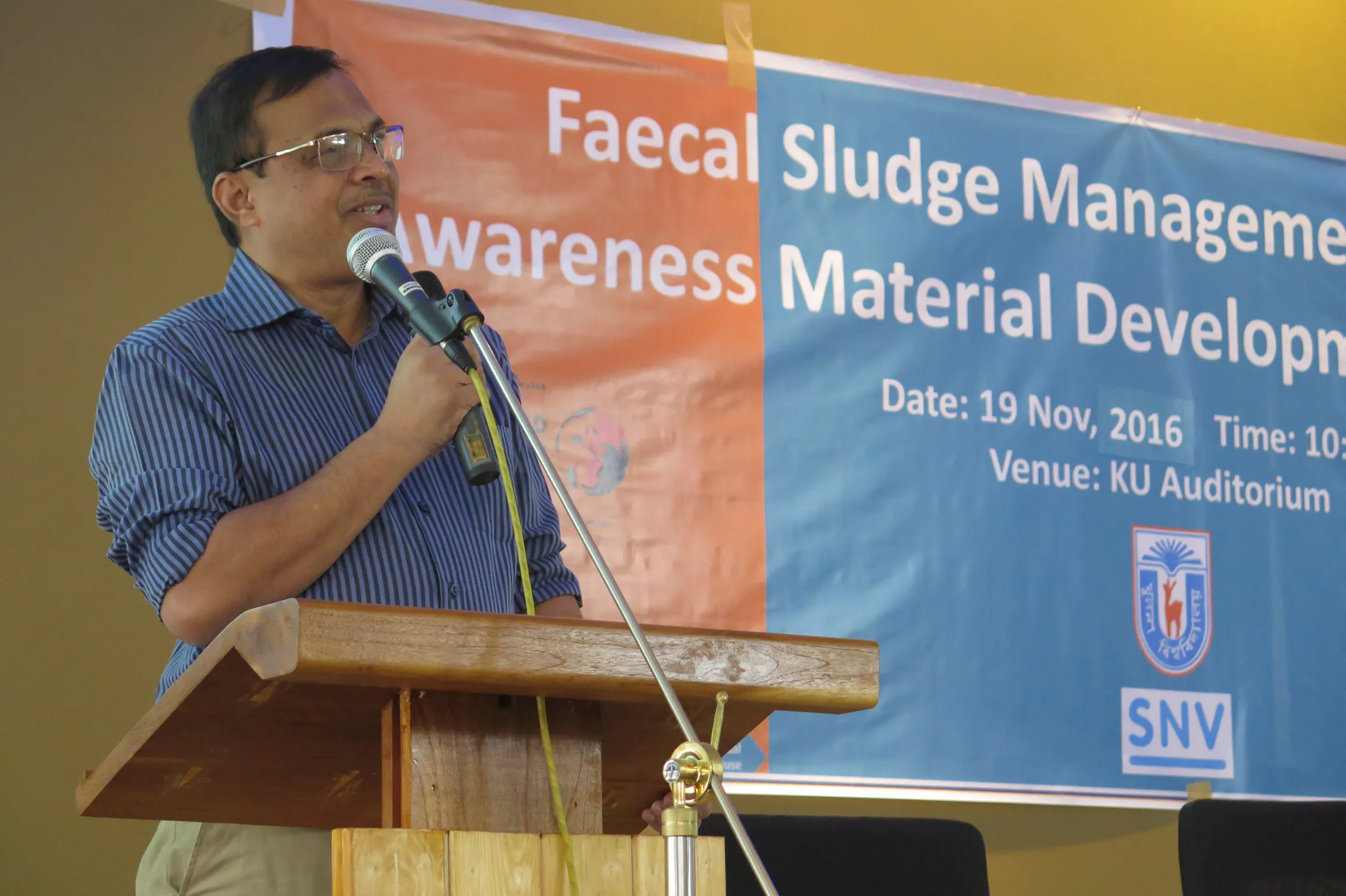 SNV advisor Shahid Islam launches the competition at Khulna University