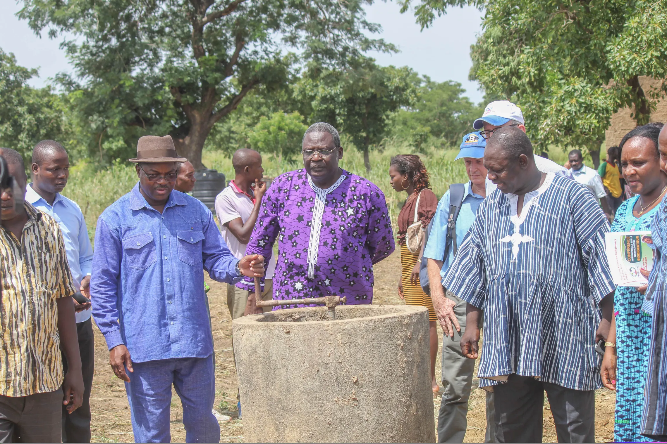 Minister of Animal Resources and Fisheries visits a household using biogas 